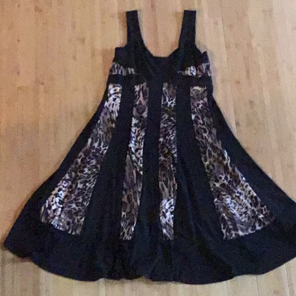 Very flattering 16 panel dress
